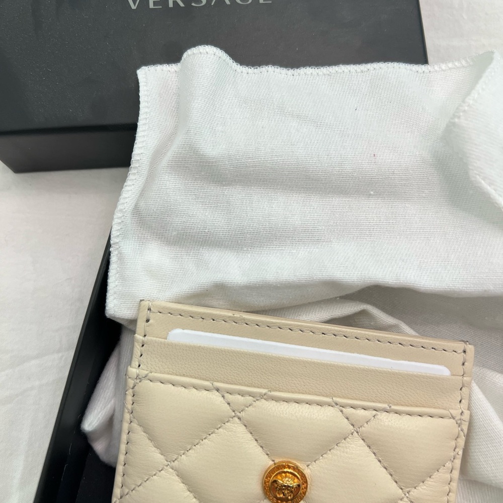 Versace Cream Quilted Leather Card Holder with Gold Medallion - Picture 2 of 3